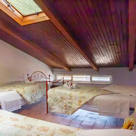 Apartment 5 Beds Wi-fi Ac 5 Minutes From The Sea