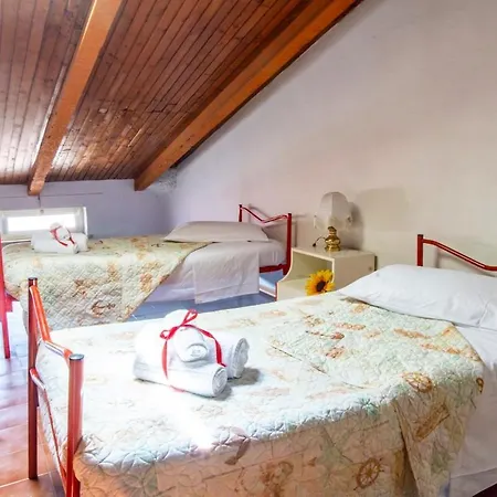 5 Beds Wi-fi Ac 5 Minutes From The Sea Apartment *