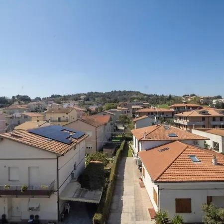 5 Beds Wi-fi Ac 5 Minutes From The Sea Apartment *